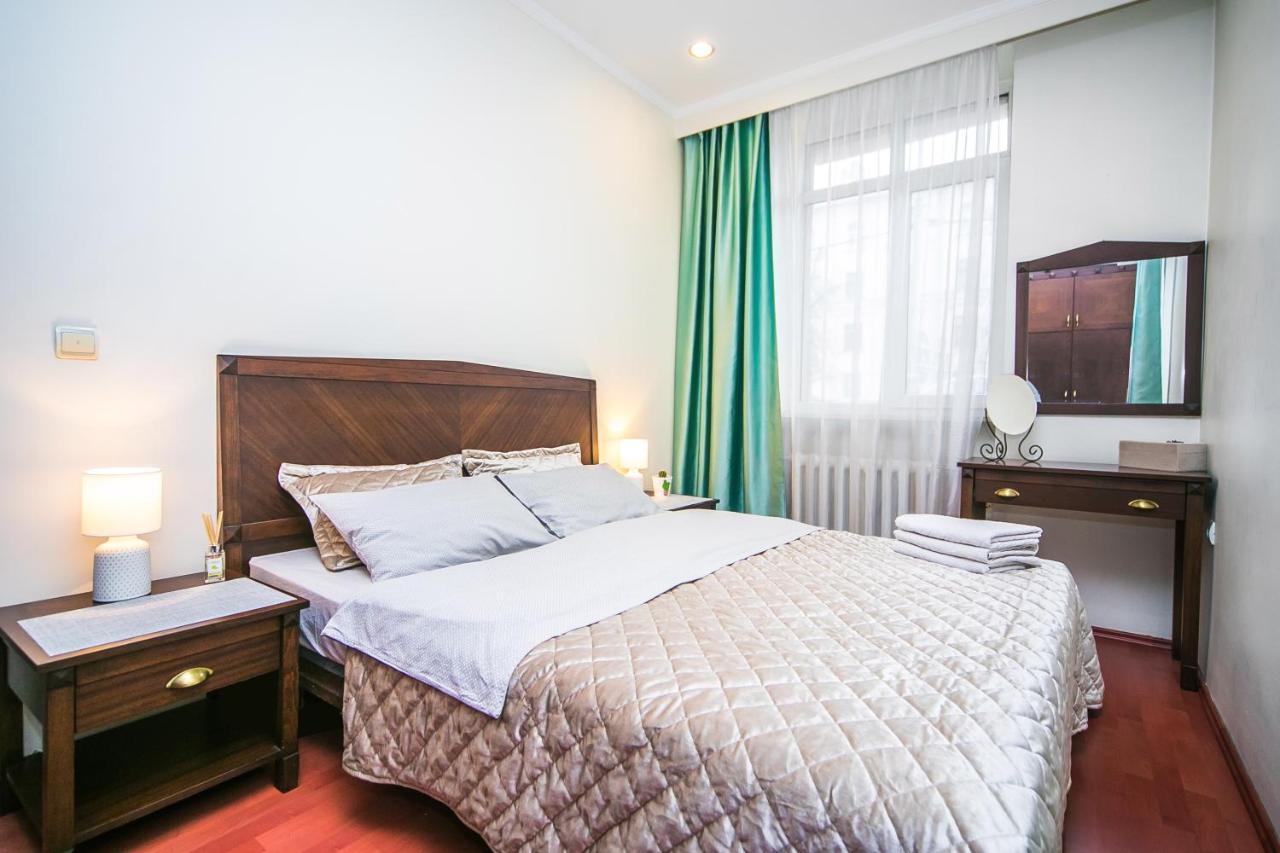 Apartment Ploshchad Pobedy 3 Komnaty Minsk Exterior foto