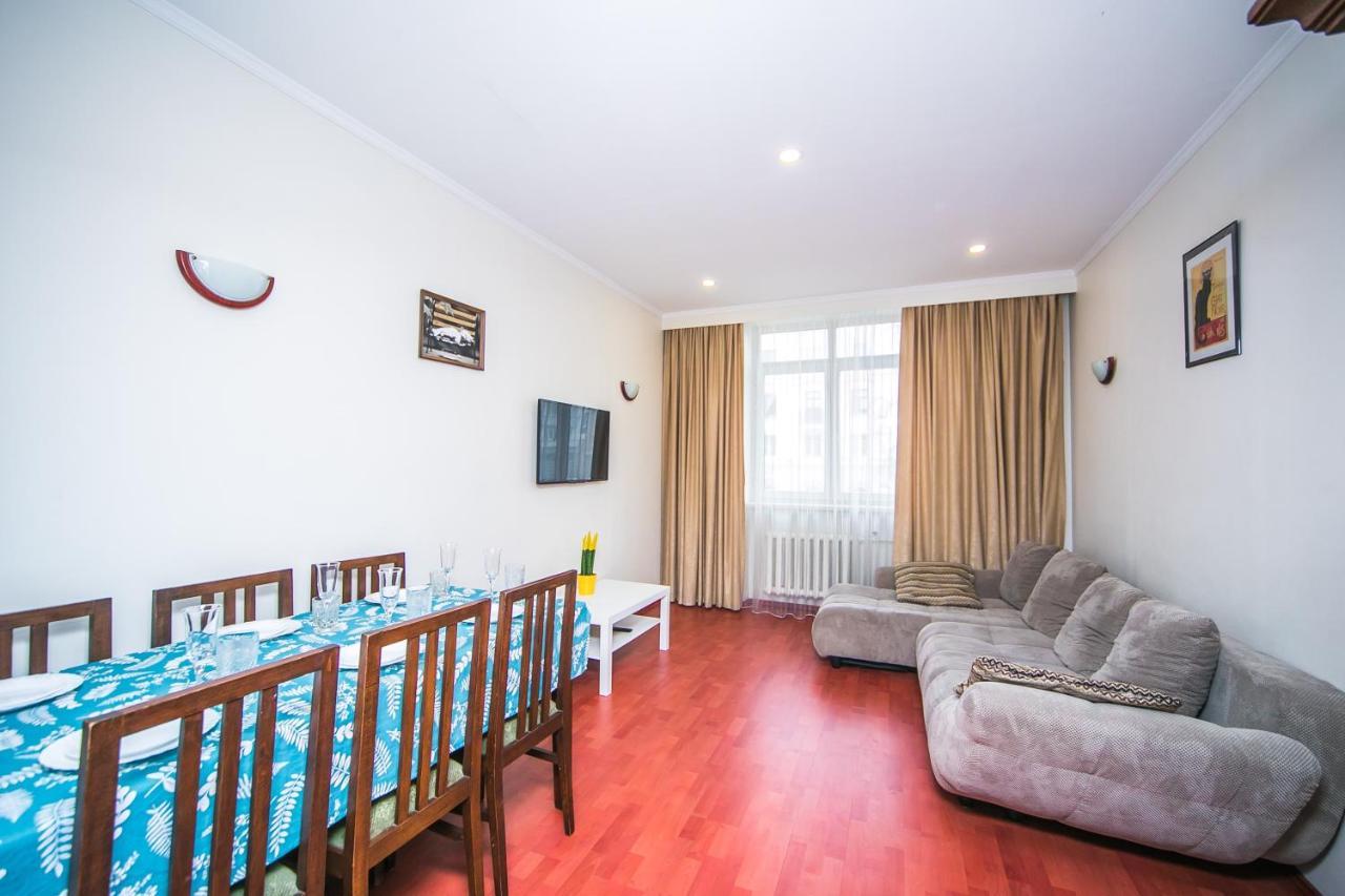 Apartment Ploshchad Pobedy 3 Komnaty Minsk Exterior foto