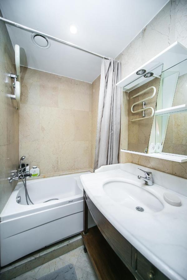 Apartment Ploshchad Pobedy 3 Komnaty Minsk Exterior foto